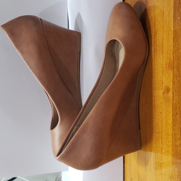 Forever. Taupe; Man Made Leather Wedges; Round Toe. Size 8. NIB - Picture 7 of 12